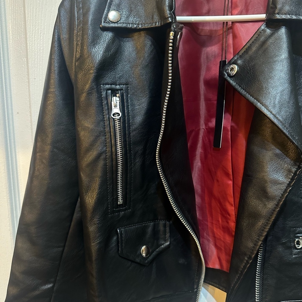 Love Tree NWT Faux Black Leather Zip - Up Jacket W/Pockets Size Medium - Picture 3 of 10